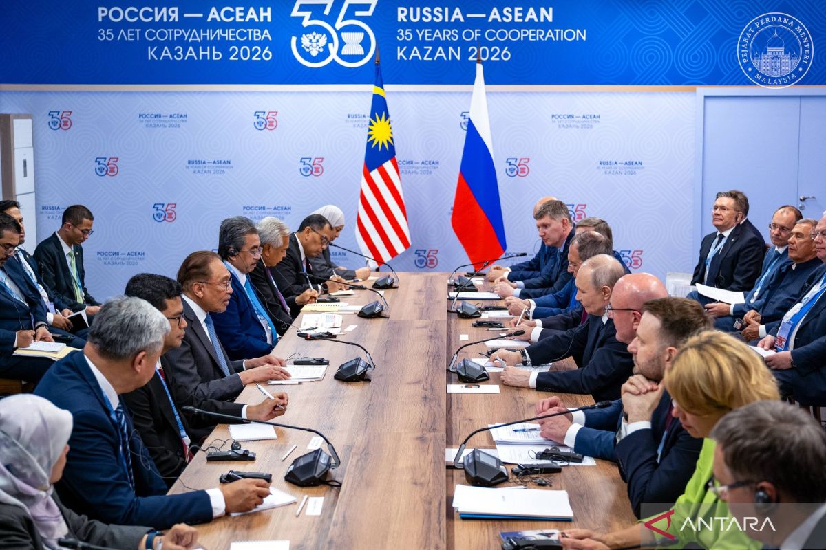 Anwar Ibrahim and Putin Discuss Oil and Local Currency Use