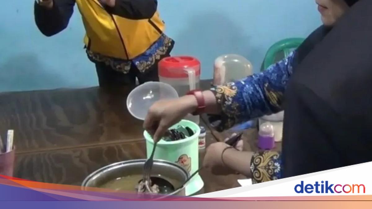 Lapo in Cengkareng Suspected of Selling Dog Meat, City Administration Tests Samples