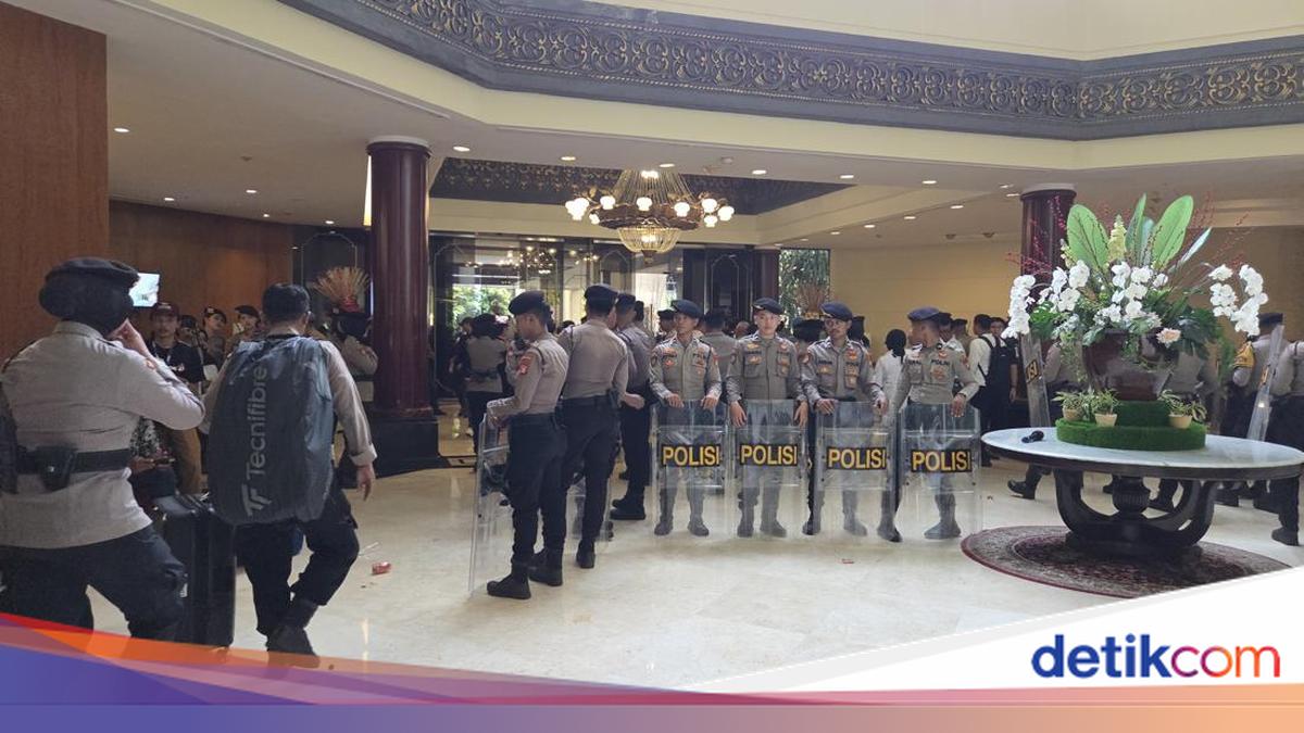 Inside Hotel Sultan During Eviction: Tight Security as Guests Depart