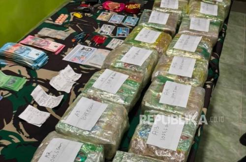 Customs and Military Foil Smuggling of 21 Kilograms of Methamphetamine at Indonesia-Malaysia Border