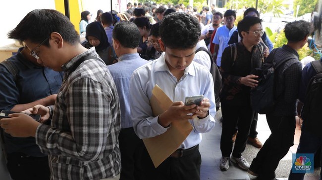Indonesian Consumers Grow Pessimistic About Job Prospects, Call for Internship and Cash-for-Work Programmes
