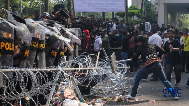 Scenes of Chaos During Hotel Sultan Execution