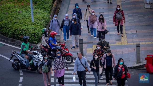 As Wallets Dry Up, Is IDR 5.4 Million in Social Assistance the Solution?