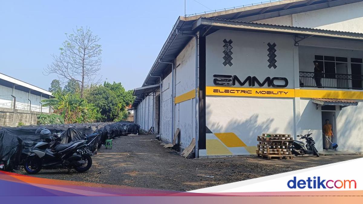 Attorney General's Office Seals Electric Motorcycle Warehouse in Bogor Over MBG Corruption Case
