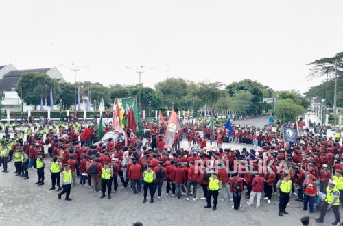 Suspected Police Intel Detained by UMY Students After Yogyakarta Protest