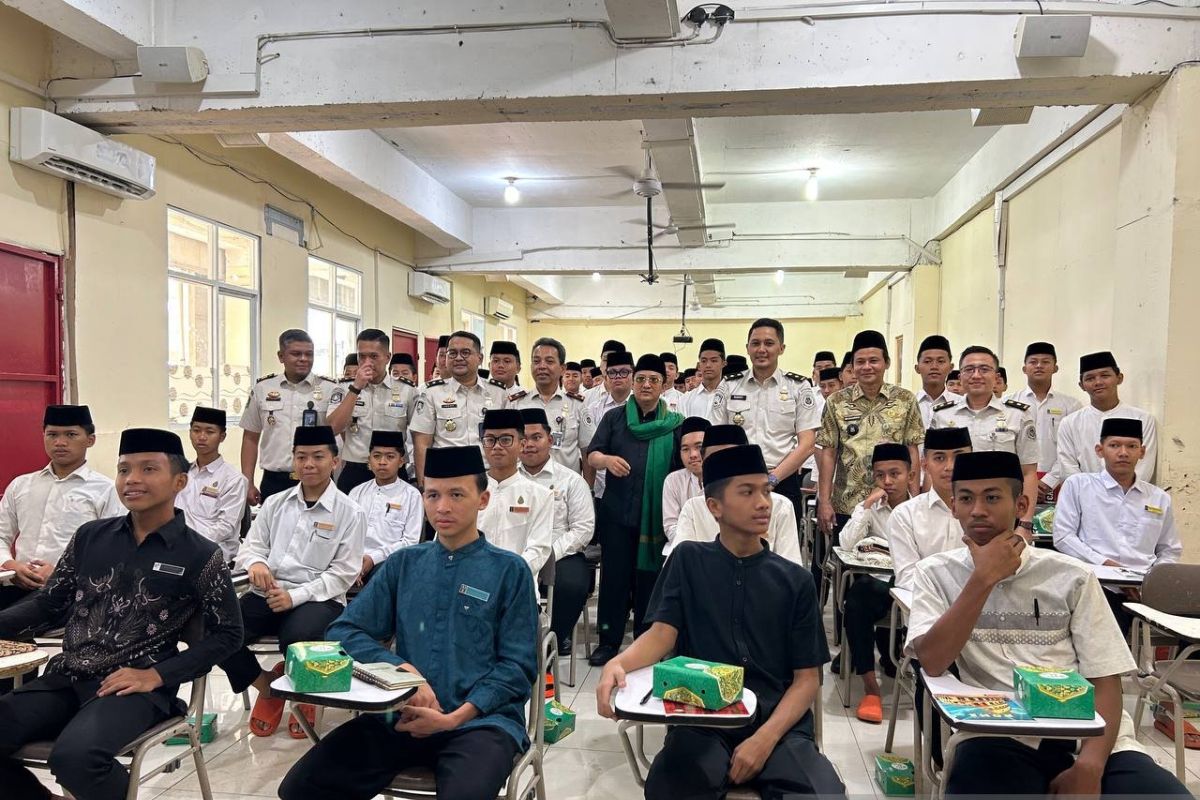Immigration Ministry Educates Tangerang Islamic Boarding School Students on Preventing Human Trafficking and Smuggling