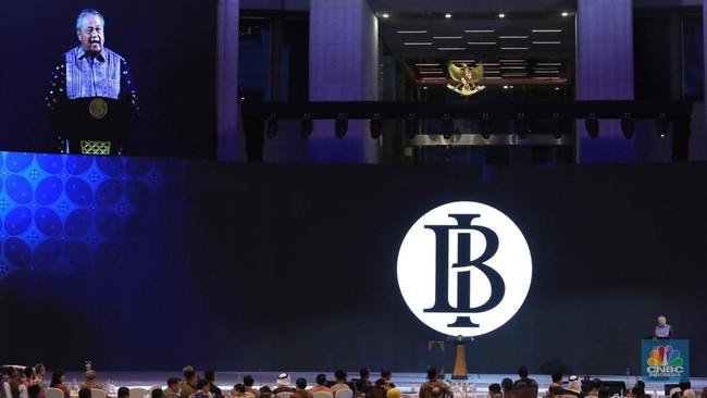 Bank Indonesia Raises Benchmark Rate to 5.75%