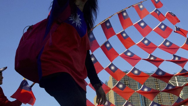 Taiwanese Civilians Mimic Ukraine's Drone Tactics Amid China Invasion Fears