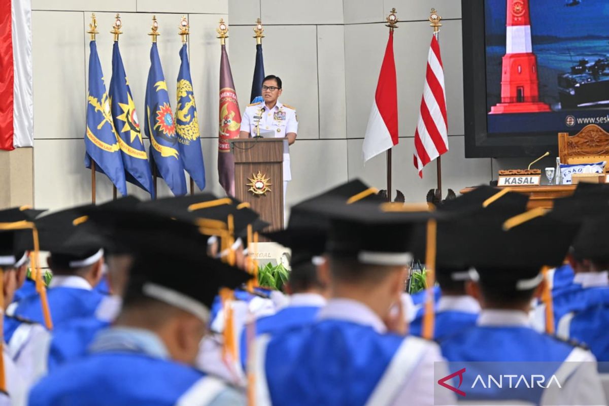 Navy Chief of Staff Urges Seskoal Graduates to Shun Hedonism and Blind Ambition