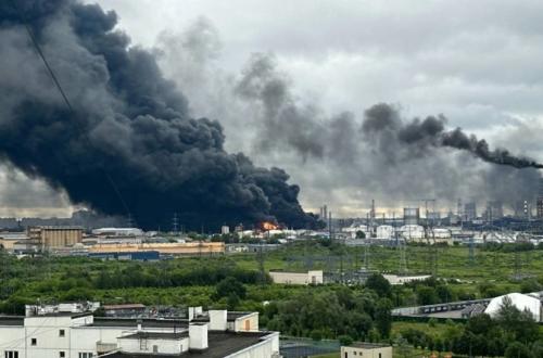Ukraine Strikes Moscow, Oil Refinery Hit
