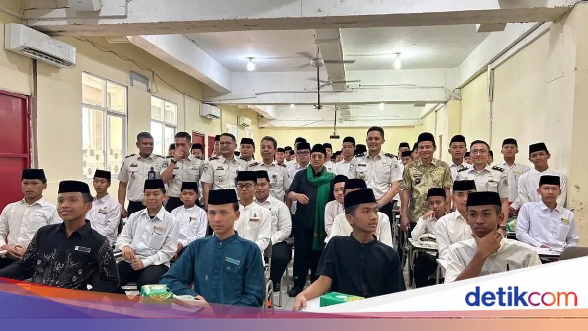 Immigration Ministry Educates Tangerang Islamic Boarding School Students on Human Trafficking Prevention
