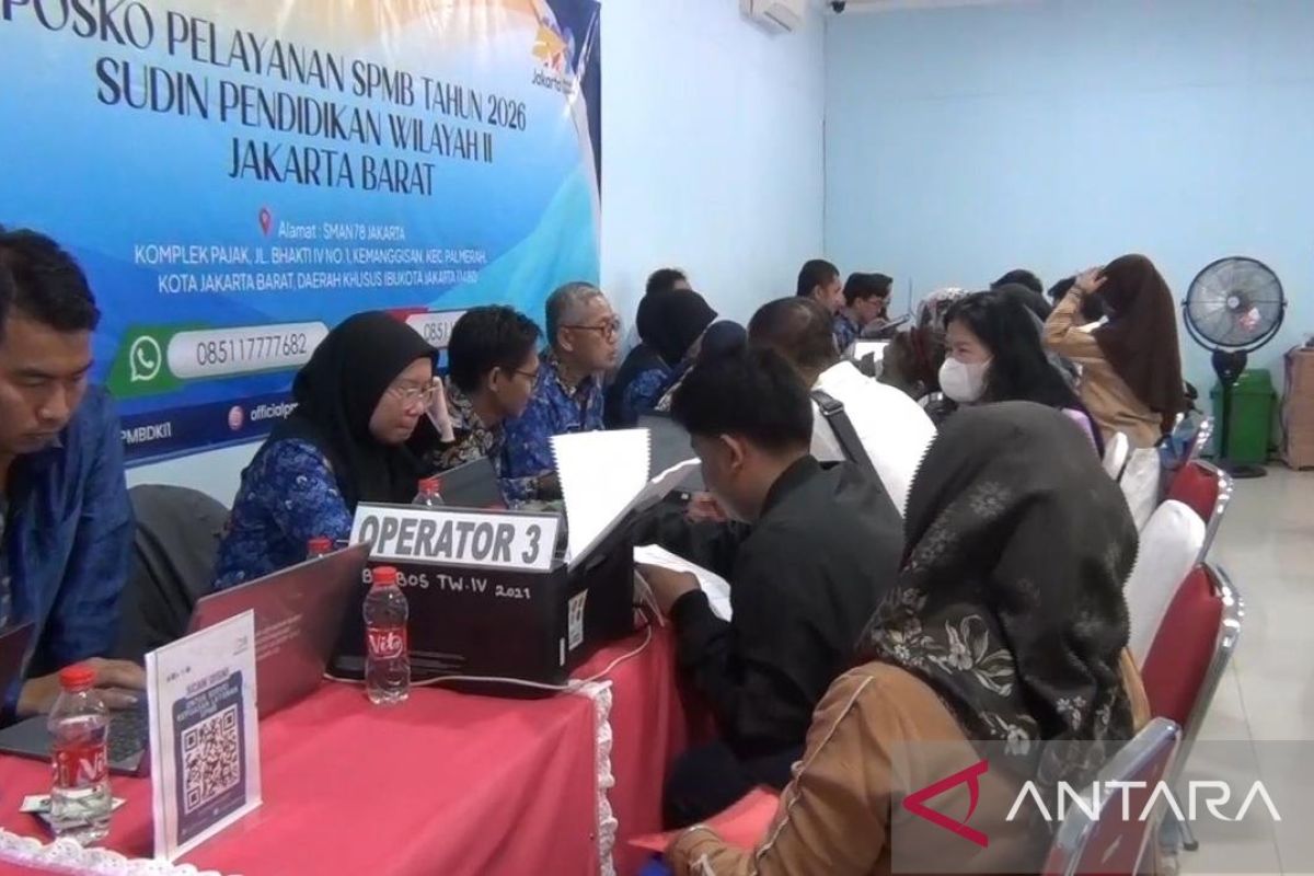 Parents Flock to West Jakarta SPMB Post Over Registration Hurdles