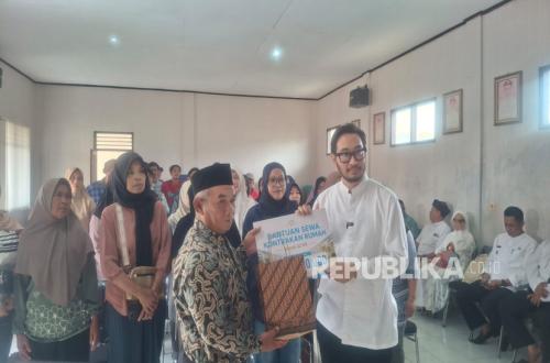Relocation Homes Not Yet Built, Landslide Survivors in Pasirlangu Receive Rental Assistance