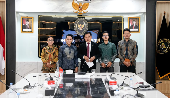 Coordinating Minister Yusril Pledges to Convey BEM SI Aspirations to President Prabowo