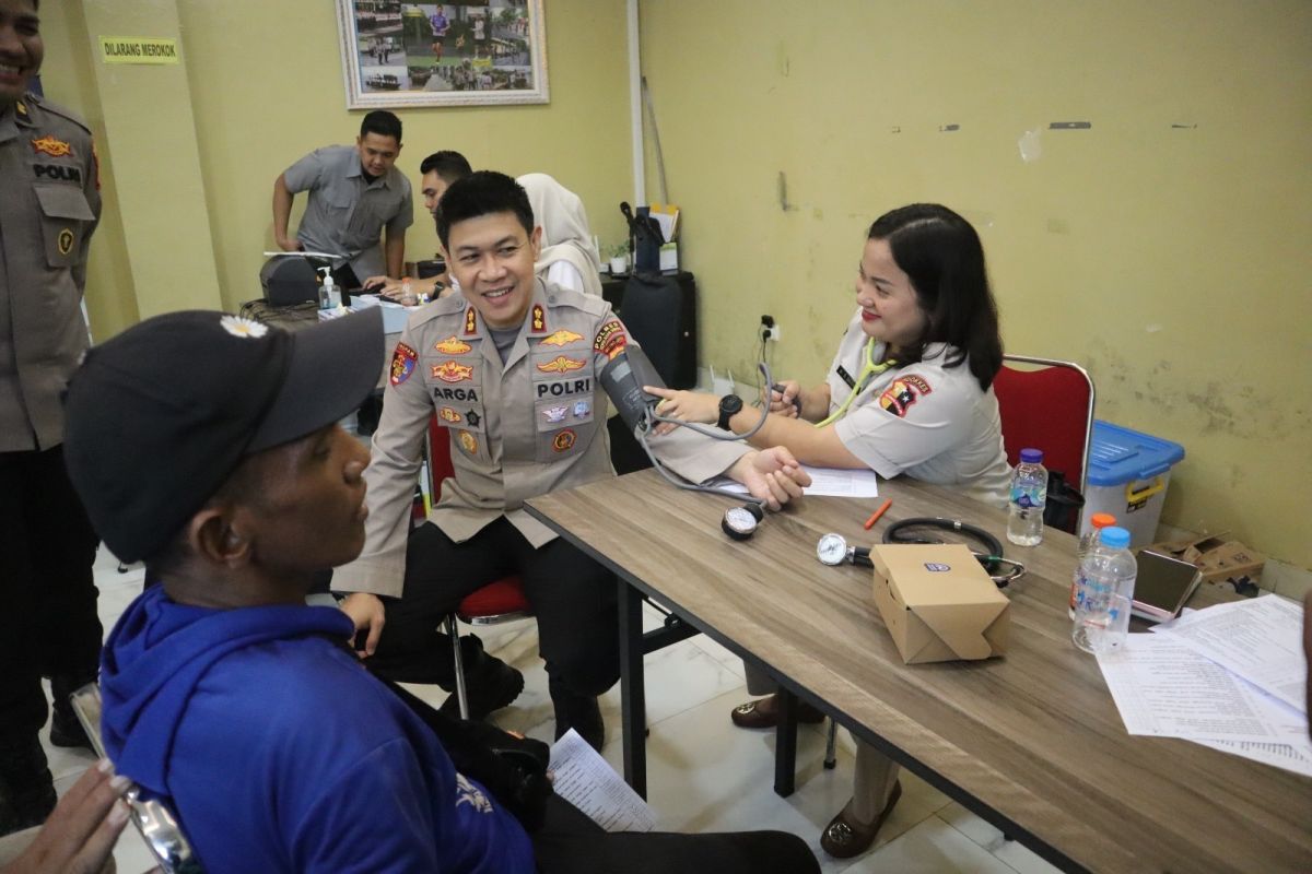 Police involve residents in blood donation drive to mark Bhayangkara 80th anniversary
