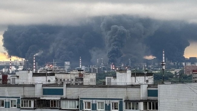 Ukraine Strikes Moscow Oil Refinery in Massive Drone Attack, Sparking Fires and Transport Chaos