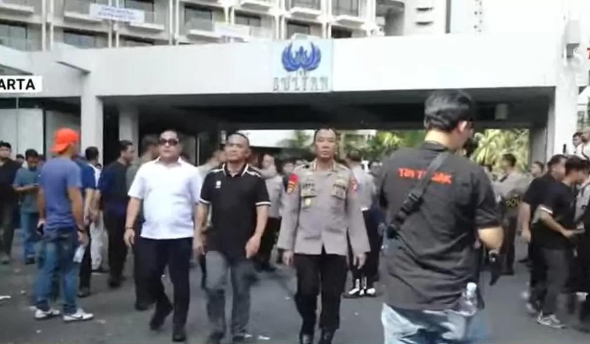 Execution of Hotel Sultan Land Turns Chaotic