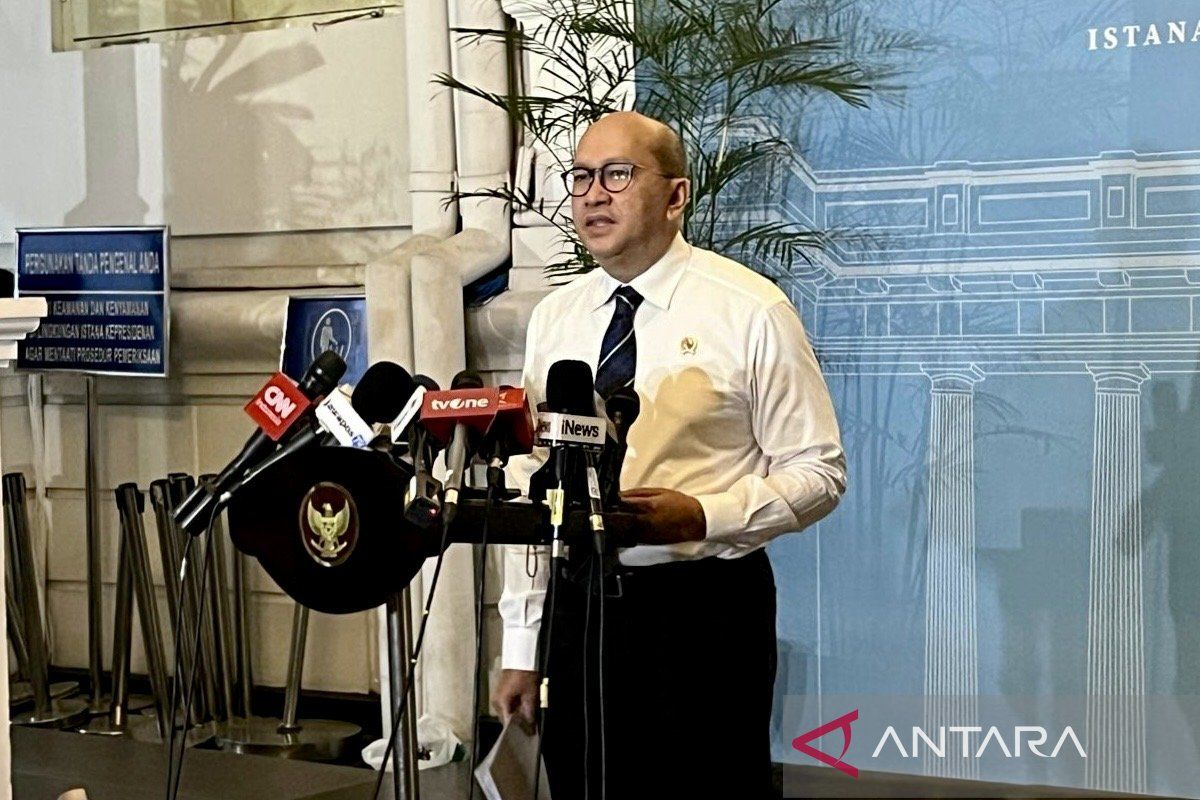 Prabowo urges state banks not to chase profit alone but to serve the people