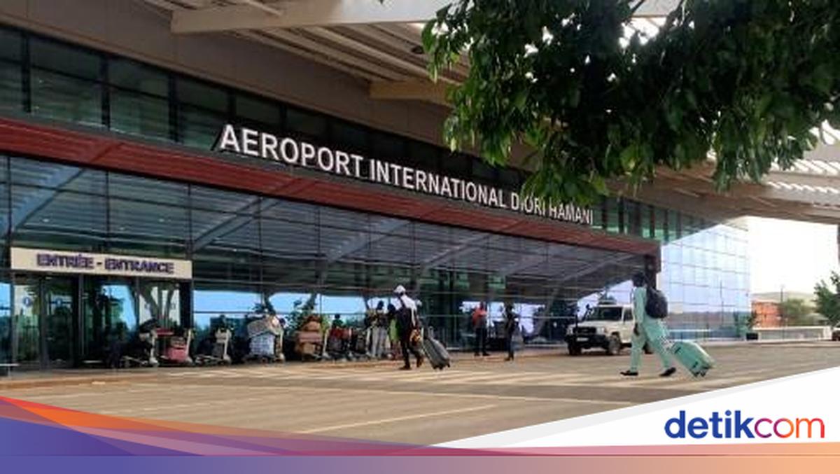 Armed Group Attacks Niger Airport, 11 Soldiers Killed