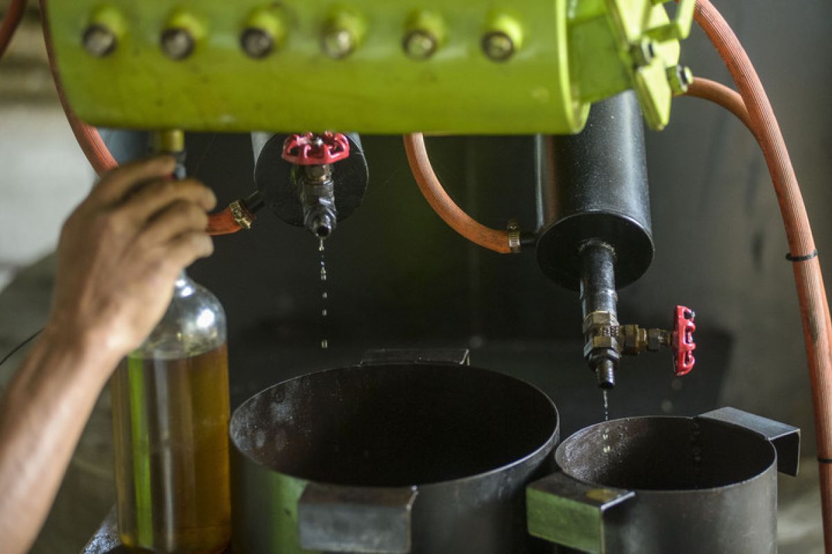 Yogyakarta Community Group Turns Plastic Waste into Alternative Fuel