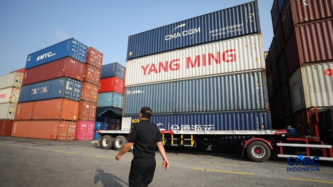 Customs Reveals Contents of BYD-Wuling Containers Piling Up at Tanjung Priok