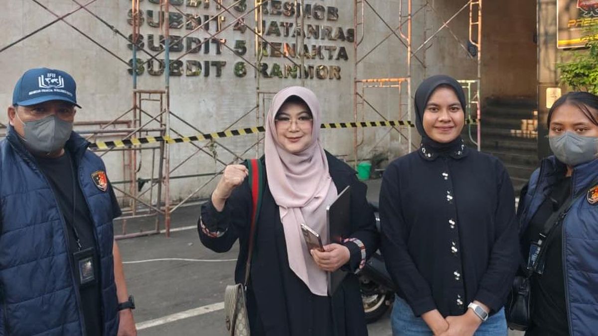 Facts of the Arrest of Dr Tifa and Roy Suryo According to Their Legal Team