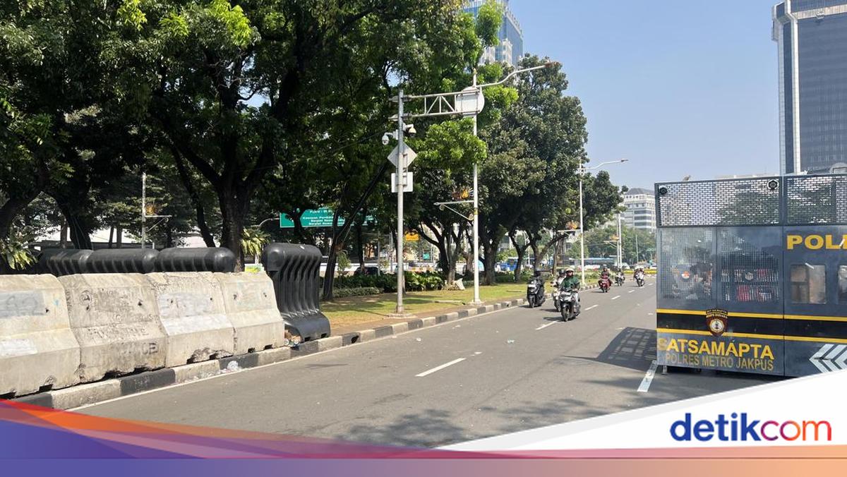 Pro-Prabowo Rally at Jakarta's Patung Kuda Disperses, Traffic Returns to Normal