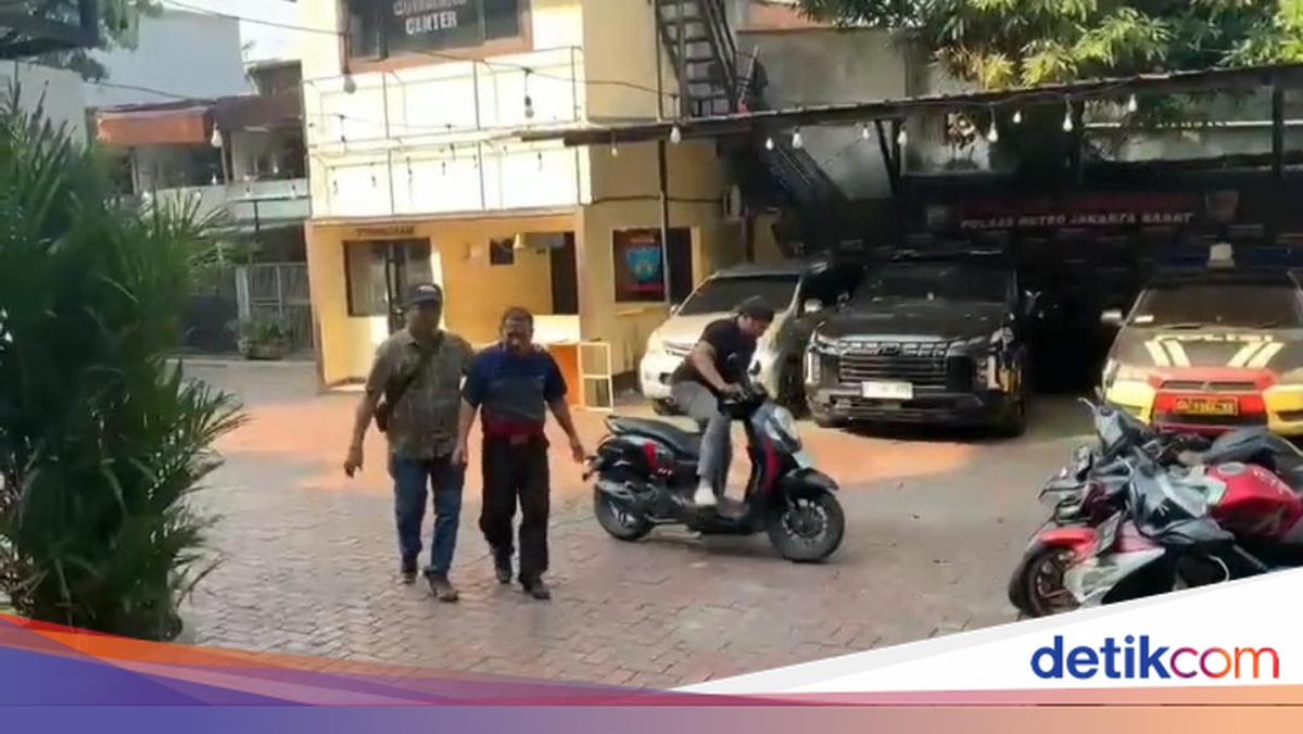 Mall Security Guard in West Jakarta Arrested After Secretly Stealing Groceries for Five Months