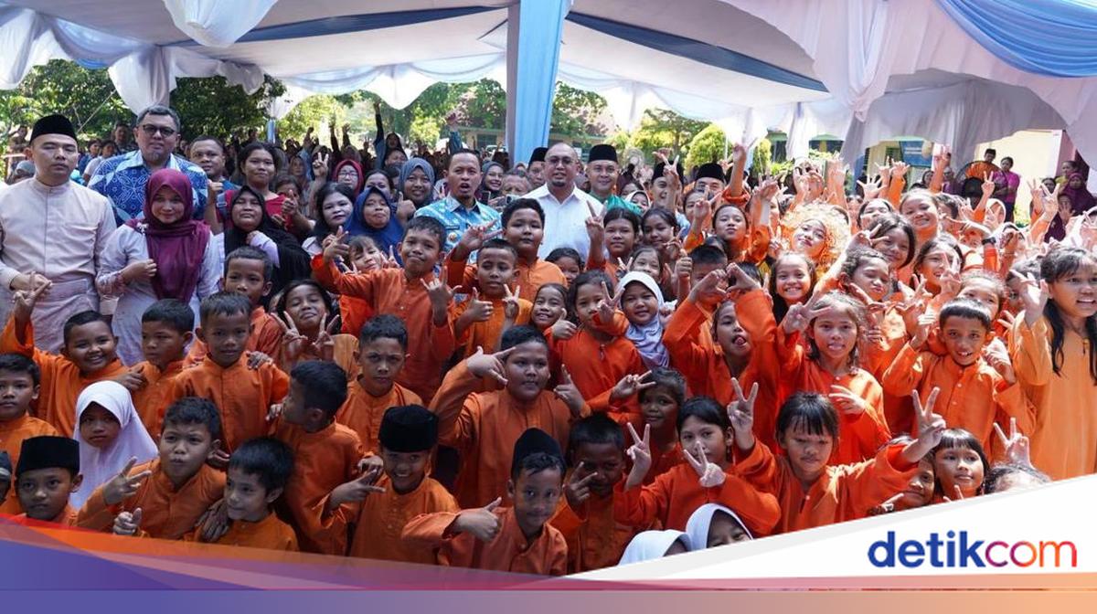 Andre Rosiade and Pekanbaru Mayor Support Evaluation, Not Termination, of Free Nutritious Meal Programme