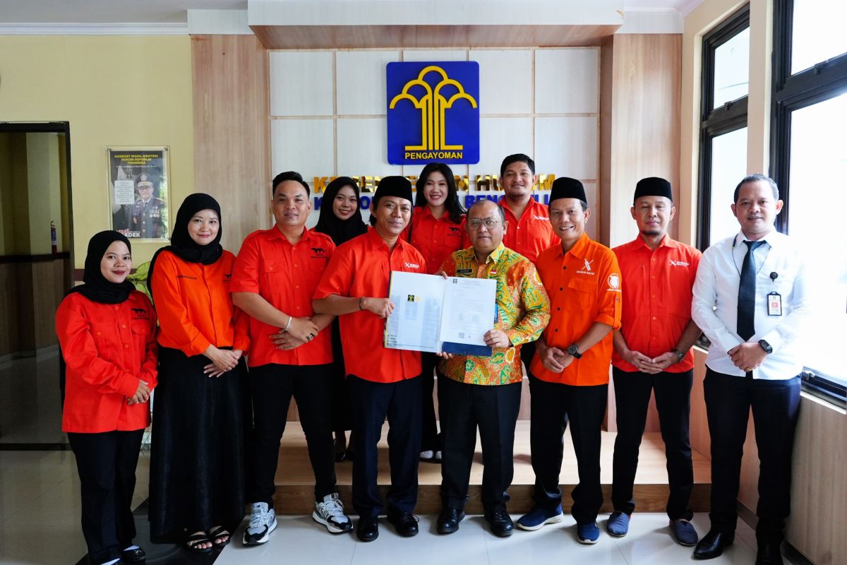 Bengkulu Law Ministry Hands Over Registration Certificate to People's Movement Party