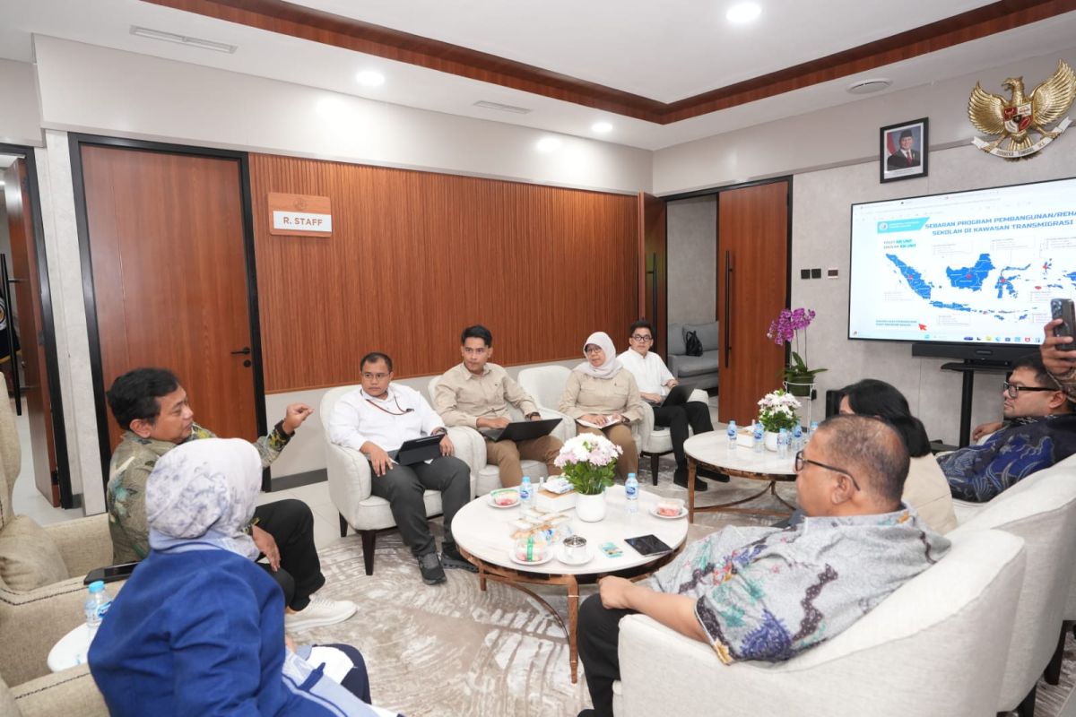 Transmigration Ministry Invites Education Ministry to Synergise TEP and Volunteer Teaching Programmes