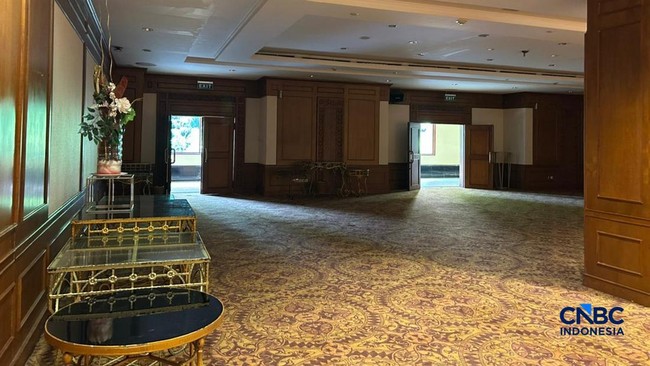 Hotel Sultan Emptied, Belongings Packed and Moved to Cikarang