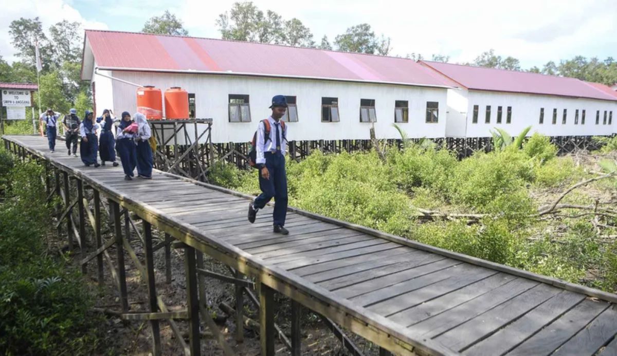 Vice President Gibran Prioritises Schools in Underdeveloped Regions for Revitalisation Programme