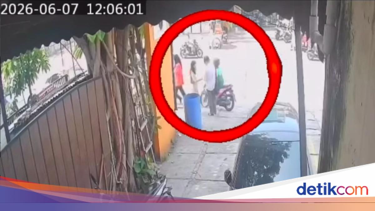 Man's Phone Snatched in Central Jakarta While Waiting for Ride-Hailing Car, Paylater Limit Drained