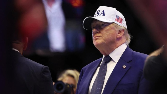 Trump Announces Apple and Intel Unite to Build Chips in America