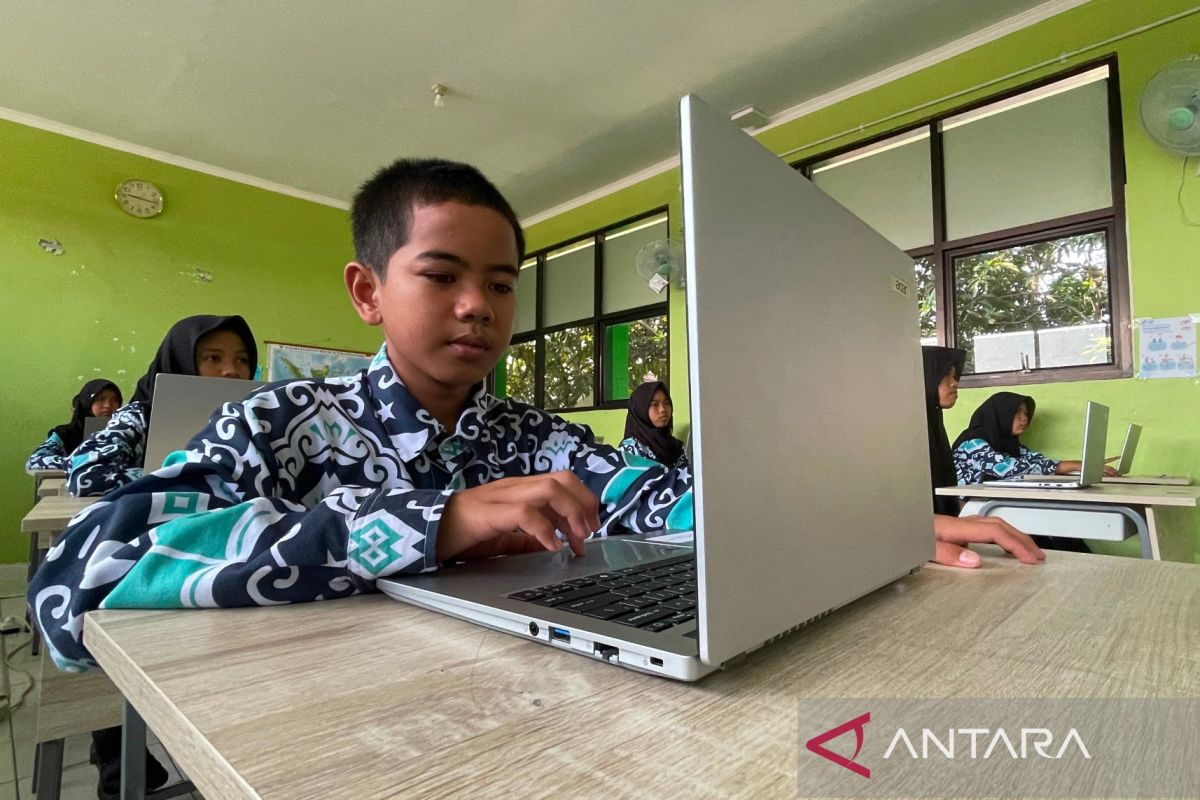 Cirebon's 'People's School' to accommodate 270 underprivileged students with boarding system