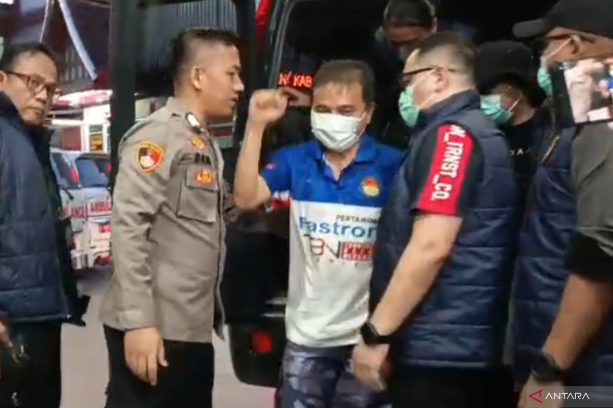 Roy Suryo and Doctor Tifa Undergo Health Checks at Police Hospital