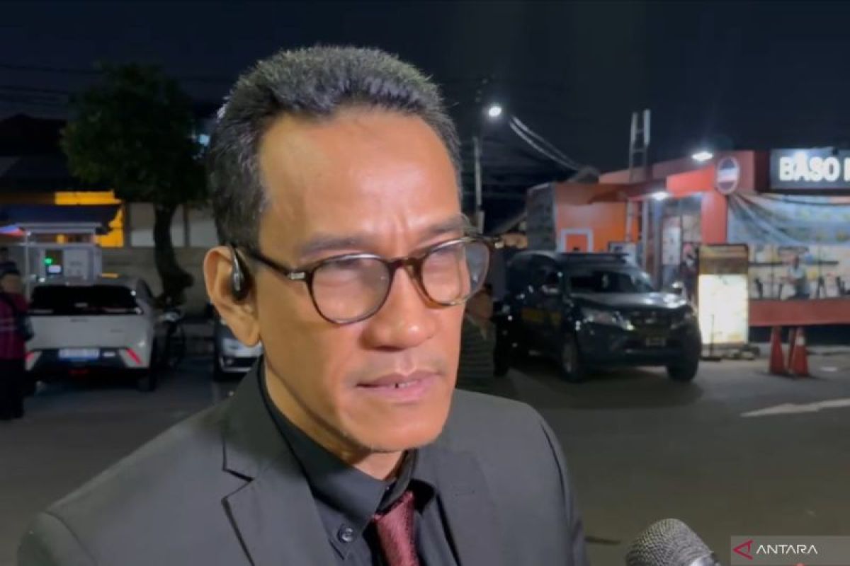 Legal Counsel Seeks Suspension of Detention for Roy Suryo and Dr Tifa