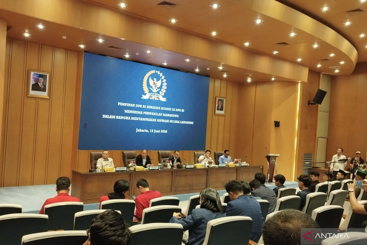 DPR Deputy Speaker Dasco Calls Ministers Over Student Protest Demands
