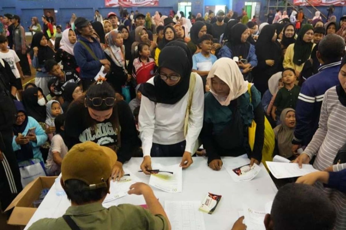 1,019 Primary and Secondary Students in West Jakarta Receive Indonesia Pintar Scholarships