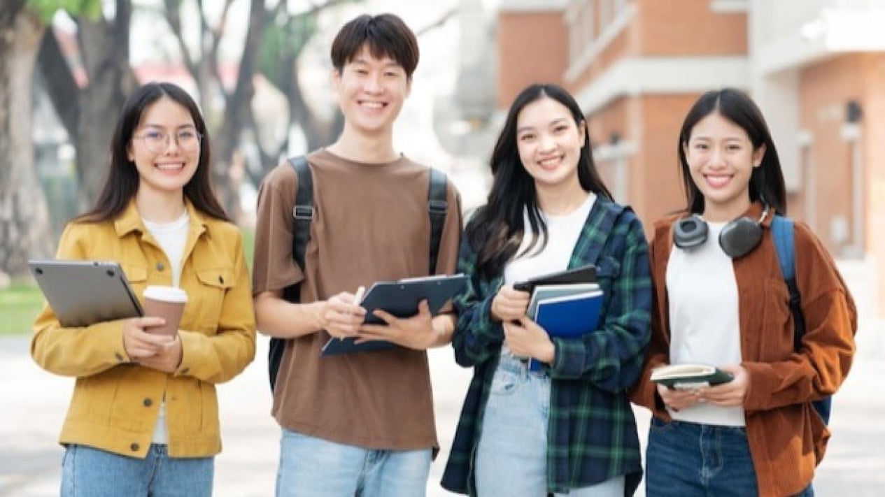 Two Students Secure Prestigious Overseas University Places Through Highly Competitive Selection