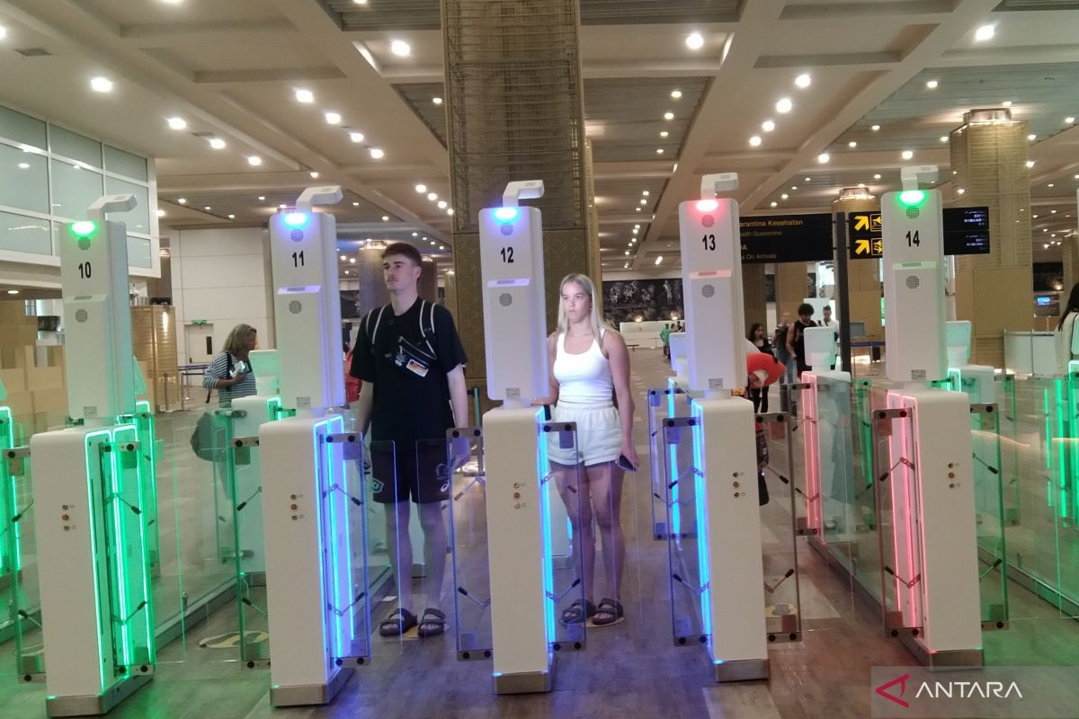 Immigration operates 306 autogate units at various air and sea checkpoints