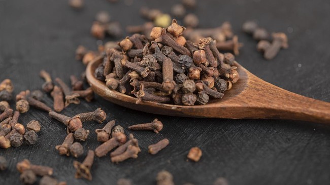 Afu Cloves and the Tree of Life