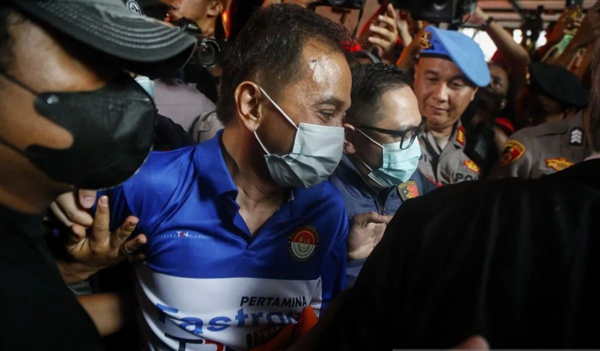 Roy Suryo and Doctor Tifa Hospitalised After Medical Examination in Jokowi Diploma Case