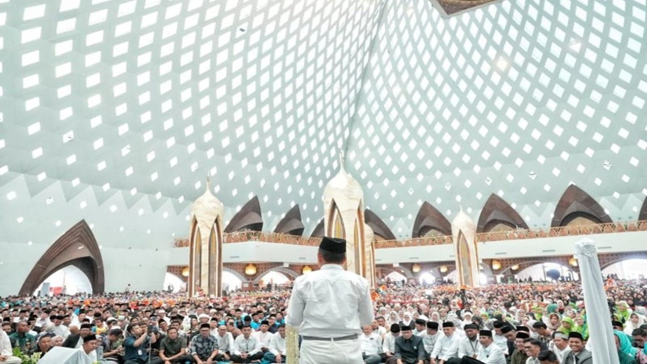West Java Governor Prioritises Small Mosques in Villages, Criticises 'Photo-Tourism' at Grand Mosques