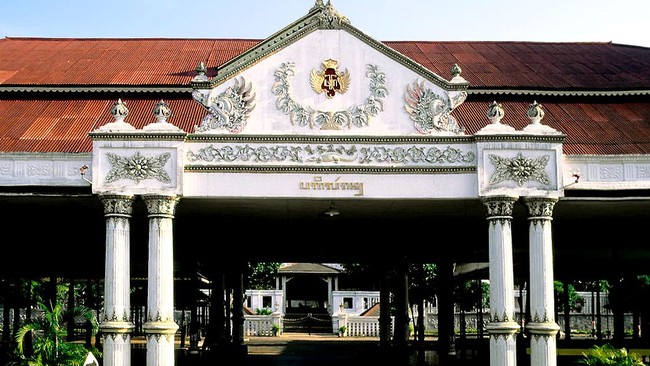 Yogyakarta Palace Looted at Dawn, Its Treasures Lost