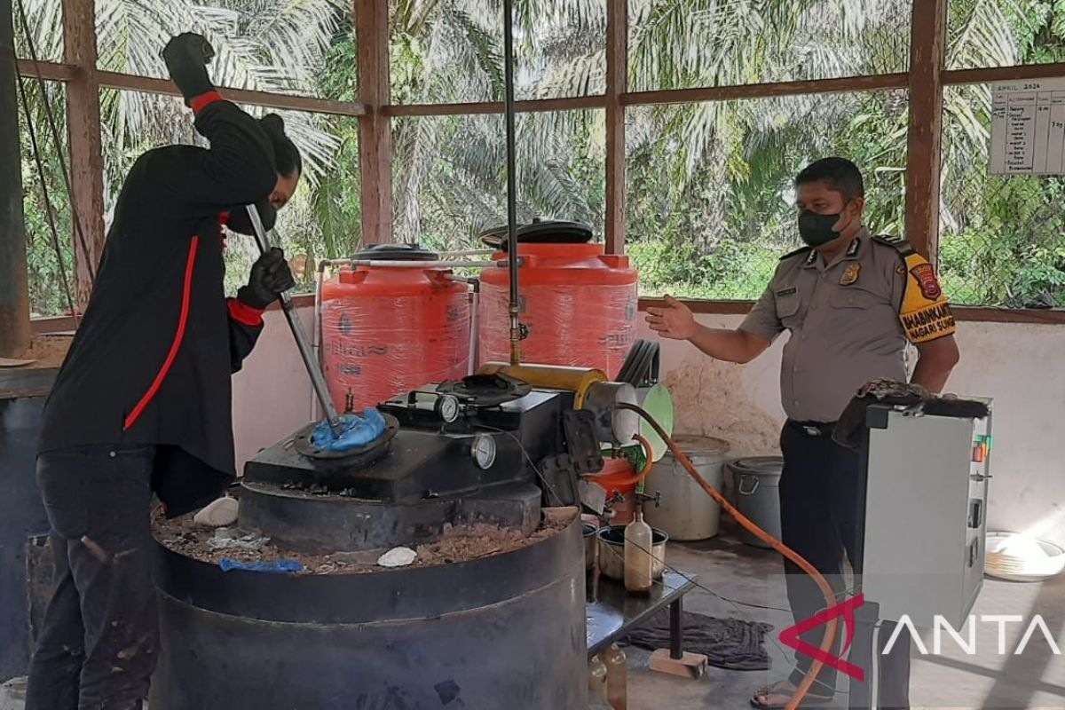 Community in Dharmasraya turns plastic waste into diesel fuel