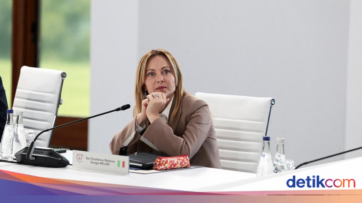 Italian PM Outraged After Trump Claims She 'Begged' for G7 Photo