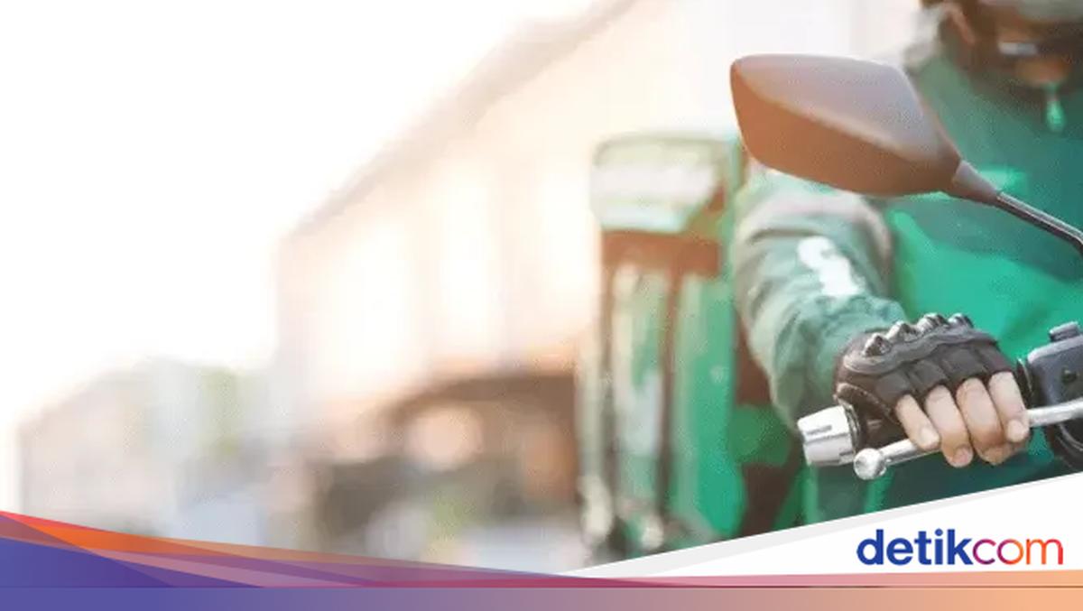 Viral Video Shows Ojol Driver Pleading as Jakarta Transport Officials Impound Motorcycle