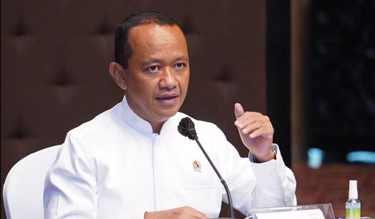 Minister Bahlil Reviews Village Electricity Programme, Shares Childhood Without Power